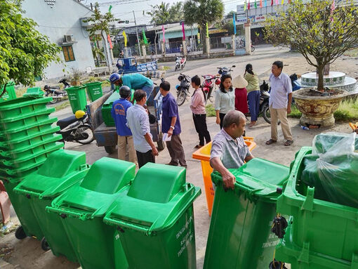 Hỗ trợ người dân thu gom vỏ chai thuốc bảo vệ thực vật