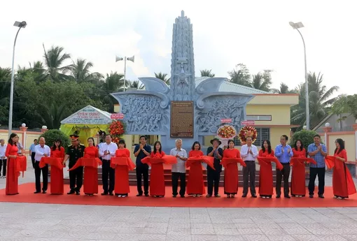 Khánh thành công trình Bia truyền thống kháng chiến Vĩnh Long-Trà Vinh
