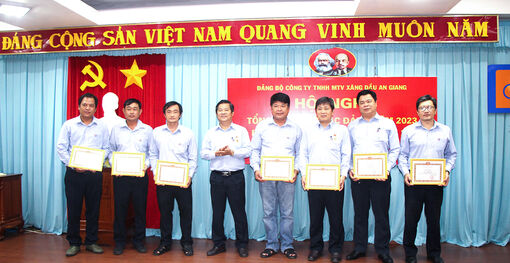 Công ty TNHH MTV Xăng dầu An Giang nộp ngân sách 201 tỷ đồng