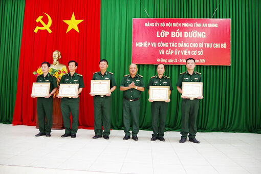 Bộ Chỉ huy Bộ đội Biên phòng tỉnh An Giang bồi dưỡng nghiệp vụ công tác Đảng