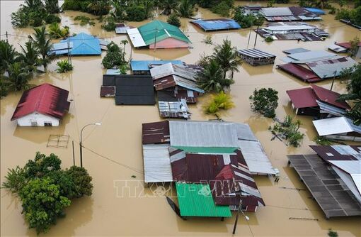 Lũ lụt khiến khoảng 10.000 người phải sơ tán ở Malaysia