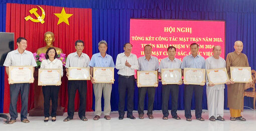 UBMTTQVN huyện Phú Tân vận động nguồn lực chăm lo cho người nghèo đạt 421% kế hoạch