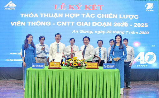 VNPT An Giang đón nhận Huân chương Lao động hạng Nhất
