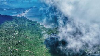 Ngắm đường cong tuyệt mỹ của 'Vịnh biển đẹp nhất thế giới' ở Việt Nam