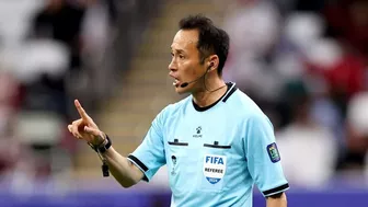 Trọng tài Asian Cup gây bức xúc: Tha thẻ đỏ, cản bước đối thủ giúp Qatar ghi bàn