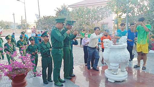 Tổ chức Chương trình “Xuân biên phòng, ấm lòng dân bản” tại xã Lạc Quới