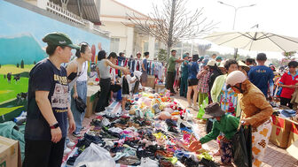 Tri Tôn tổ chức “Chợ Tết 1.000 đồng”