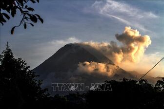 Nhiều núi lửa tại Indonesia đồng loạt phun trào khiến hàng nghìn người phải sơ tán