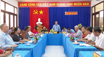 Bí thư Huyện ủy Châu Phú Nguyễn Phú Tân chúc Tết gia đình chính sách tiêu biểu