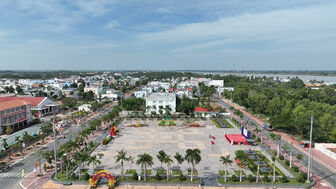 Phú Tân đẩy mạnh xây dựng kết cấu hạ tầng và thu hút đầu tư