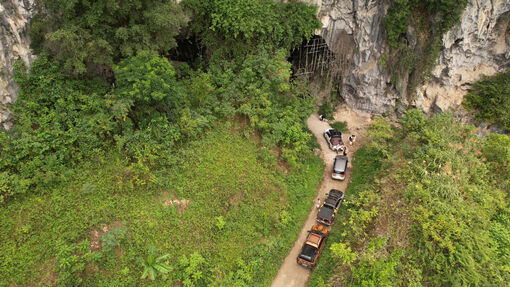 Hang động xuyên núi cách Hà Nội 170km, du khách đổ về cắm trại đổi gió cuối tuần