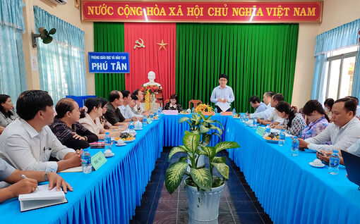 Sở Giáo dục và Đào tạo tỉnh An Giang kiểm tra công nhận đạt chuẩn phổ cập giáo dục – xóa mù chữ ở Phú Tân