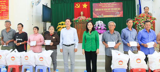 Các địa phương thăm, chúc Tết tại  biên giới