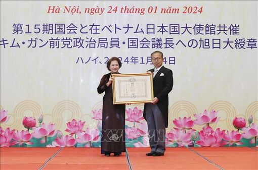 Lễ trao Huân chương của Chính phủ Nhật Bản tặng nguyên Chủ tịch Quốc hội Nguyễn Thị Kim Ngân