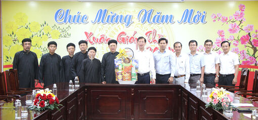 Ban Trị sự Trung ương Phật hội Tứ Ân Hiếu Nghĩa chúc Tết UBND tỉnh An Giang