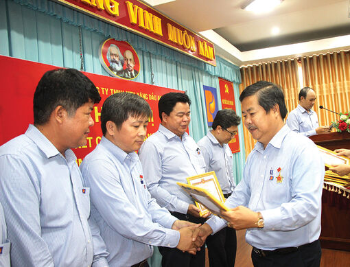 Hoàn thành xuất sắc nhiệm vụ cung ứng xăng, dầu
