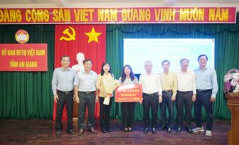UBMTTQVN tỉnh An Giang tiếp nhận 1.000 phần quà Tết và 20 căn nhà Đại đoàn kết