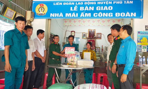 Huyện Phú Tân tổ chức lễ xuất quân Tết quân – dân năm 2024 tại xã Long Hòa