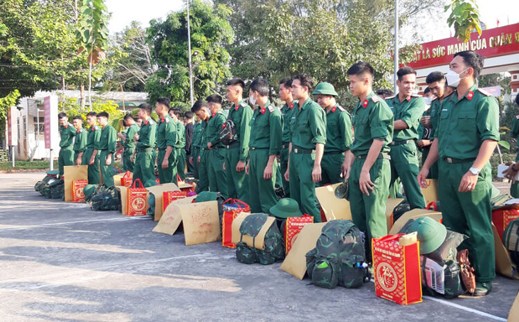 Ban Chỉ huy Quân sự huyện Châu Phú đón 124 quân nhân xuất ngũ trở về địa phương