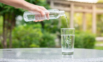 Lượng nước uống dư thừa sẽ gây hại cho não