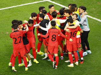 Hàn Quốc vào tứ kết Asian Cup sau loạt luân lưu cân não