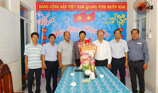 Bí thư Huyện ủy Tri Tôn chúc Tết các địa phương