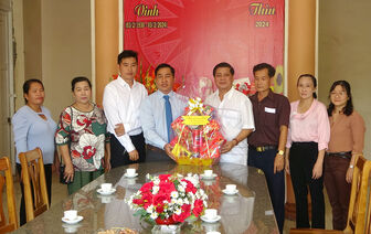 Hội thánh Tin lành Việt Nam huyện Tri Tôn chúc Tết UBND huyện