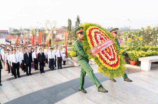 Tỉnh ủy, HĐND, UBND, UBMTTQ Việt Nam tỉnh An Giang viếng Nghĩa trang liệt sĩ tỉnh, nhân dịp Tết Nguyên đán Giáp Thìn 2024