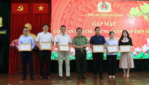 Công an An Giang gặp mặt các cơ quan báo chí, nhân dịp Xuân Giáp Thìn 2024