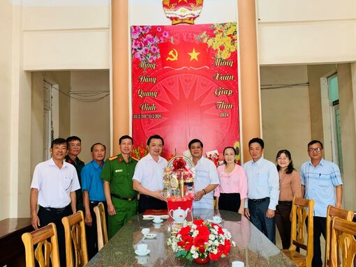 Huyện Hòn Đất chúc Tết huyện Tri Tôn