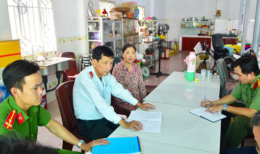 Kiểm tra công tác đảm bảo an toàn vệ sinh thực phẩm ở TP. Châu Đốc