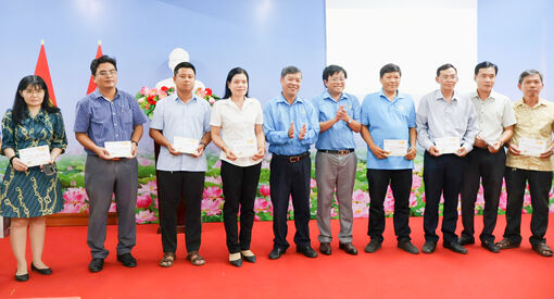 Công đoàn Viên chức tỉnh An Giang trao quà Tết hỗ trợ đoàn viên có hoàn cảnh khó khăn và bệnh hiểm nghèo