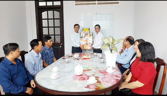 Bí thư Huyện ủy Châu Phú Nguyễn Phú Tân chúc Tết Giáo xứ Cái Dầu