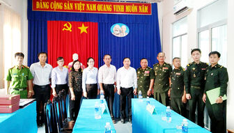 Trung tướng Yong Mao thăm, chúc Tết Đảng bộ xã An Cư