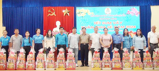 Liên đoàn Lao động TP. Châu Đốc tổ chức Chương trình “Tết sum vầy - Xuân chia sẻ”
