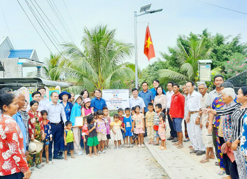 Thắp sáng phum sóc xã An Cư