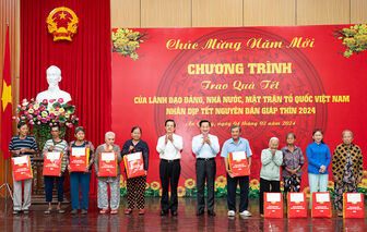 Phó Thủ tướng Lê Minh Khái thăm, tặng quà Tết các gia đình chính sách, hộ nghèo, công nhân, người lao động  An Giang