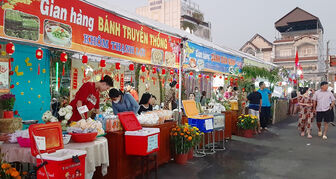 Phiên chợ Xuân 2024 tại thị trấn Vĩnh Thạnh Trung
