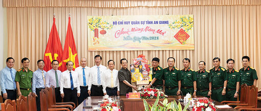 Thăm hỏi, động viên ngày Tết