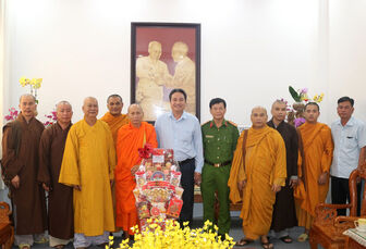 Ban Trị sự Giáo hội Phật giáo Việt Nam huyện Châu Thành thăm và chúc Tết Huyện ủy, UBND, UBMTTQVN và Công an huyện Châu Thành