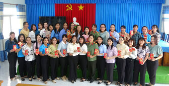 Cán bộ phụ nữ huyện Tri Tôn họp mặt mừng Xuân
