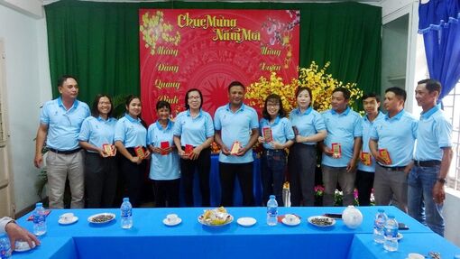 UBND huyện Tri Tôn chúc Tết Trung tâm Văn hóa - Thể thao - Du lịch và Truyền thanh huyện