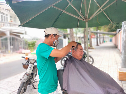 Lao động phấn khởi những ngày cận Tết