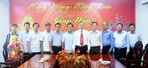 Phó Bí thư Thường trực Tỉnh ủy, Chủ tịch HĐND tỉnh An Giang chúc Tết các đơn vị, doanh nghiệp ở TP. Long Xuyên