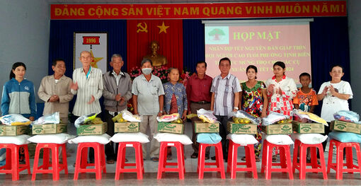 Phường Tịnh Biên tổ chức chúc thọ người cao tuổi