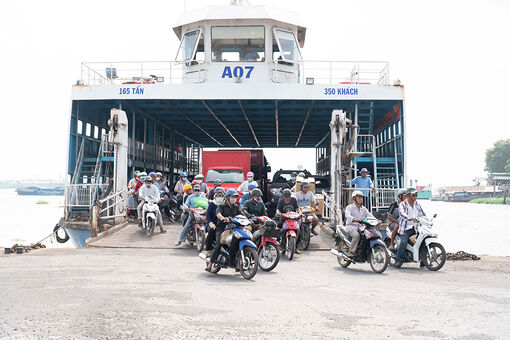 Tăng cường phà phục vụ đưa rước khách dịp Tết Giáp Thìn 2024