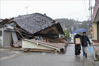 Học sinh vùng thiên tai ở Nhật Bản đi học trở lại sau động đất