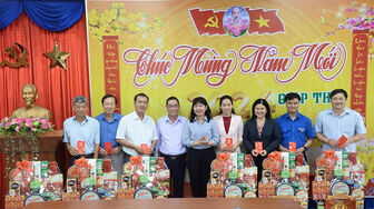 Thường trực Huyện ủy Châu Phú chúc Tết khối Đảng, MTTQ, các tổ chức chính trị- xã hội của huyện