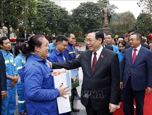 Chủ tịch Quốc hội thăm, chúc Tết Đảng bộ, chính quyền và nhân dân Hà Nội