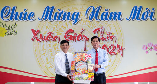 Hội Tương tế người Hoa chúc Tết UBND tỉnh An Giang